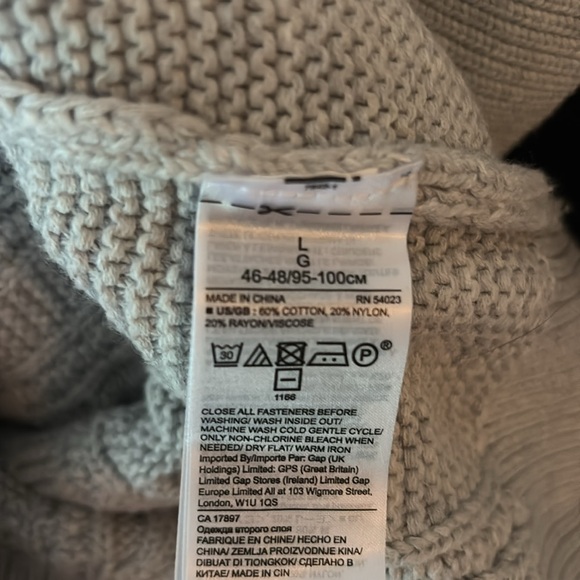 Banana Republic light gray cable knit crewneck sweater with button detail size L - Picture 6 of 6